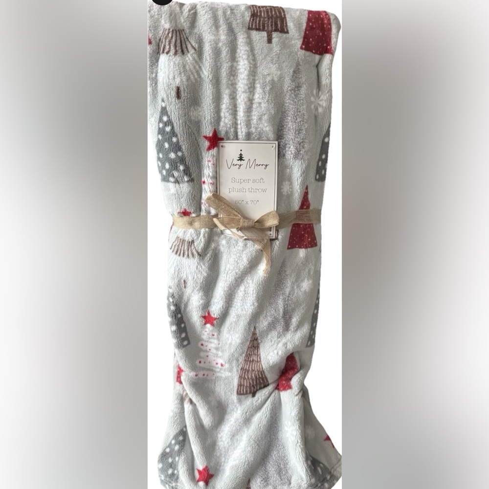 OVERSIZED PLUSH CHRISTMAS HOLIDAY THROW BLANKET W/ WHIMSICAL CHRISTMAS TREES NEW